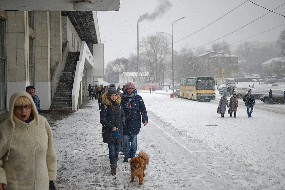В России предложили сократить рабочий день в осенне-зимний период.