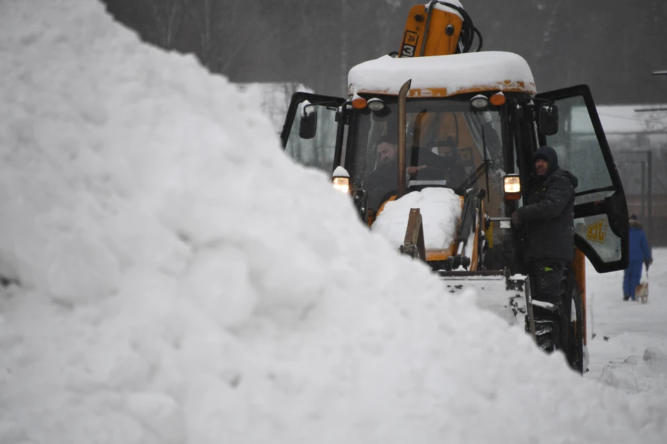 Жителям Кемерова ответили на комментарии про неубранные от снега дороги.
