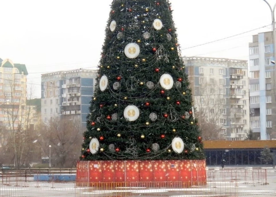 В Новокузнецке уже успели украсить главную новогоднюю елку. Фото:instagram/novokuznetsk.news.