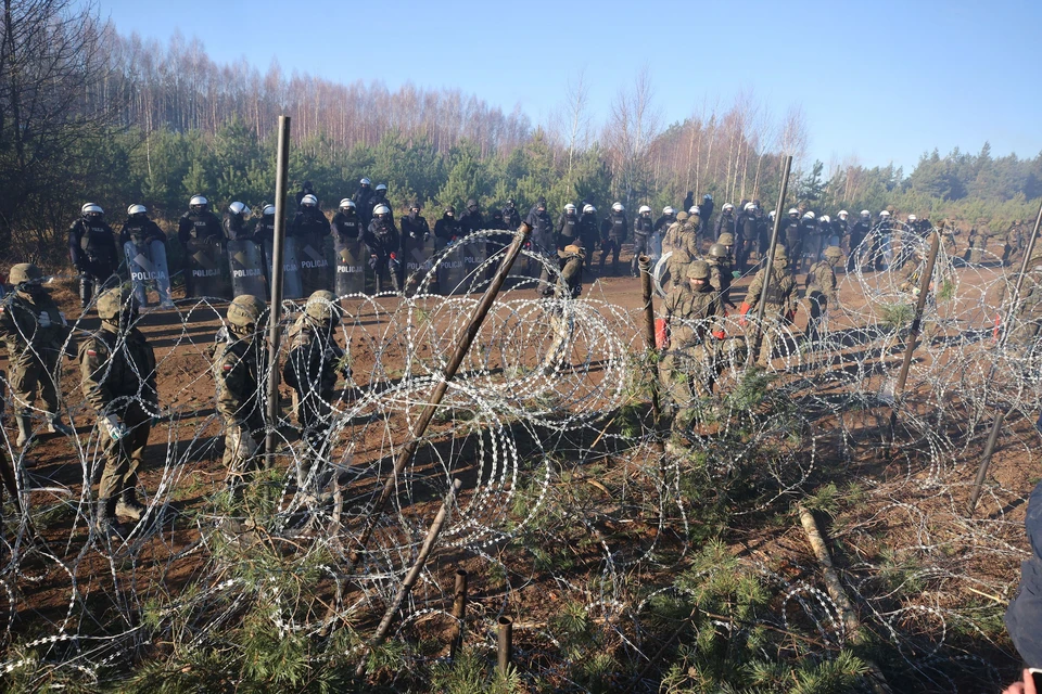 Польские силовики применили против нелегальных мигрантов водомет и слезоточивый газ