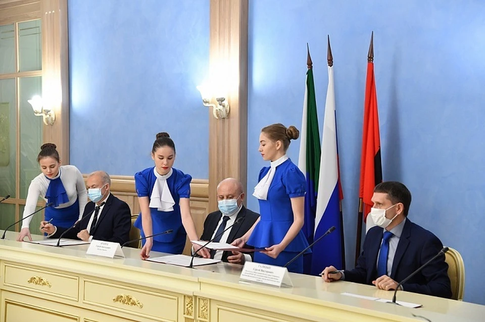 Администрация краевой столицы, Общественная палата и вузы заключили трехстороннее соглашение о сотрудничестве