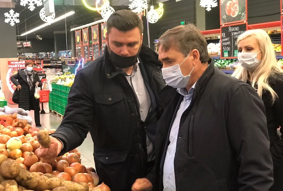 Министр сельского хозяйства Крыма нашел в Симферополе картофель по 30 рублей. Фото: Андрей Рюмшин/Facebook