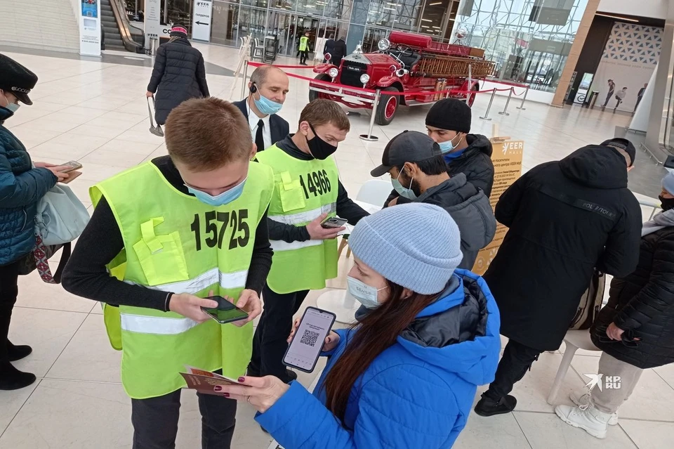 Сейчас QR-коды требуются в местах общественного пребывания людей, но не в транспорте.