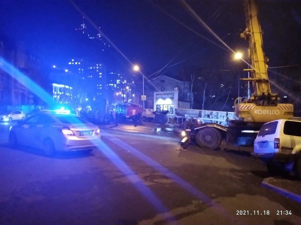 Сотрудники ГИБДД все еще находятся на месте аварии. Фото: Наталья Мощанецкая.