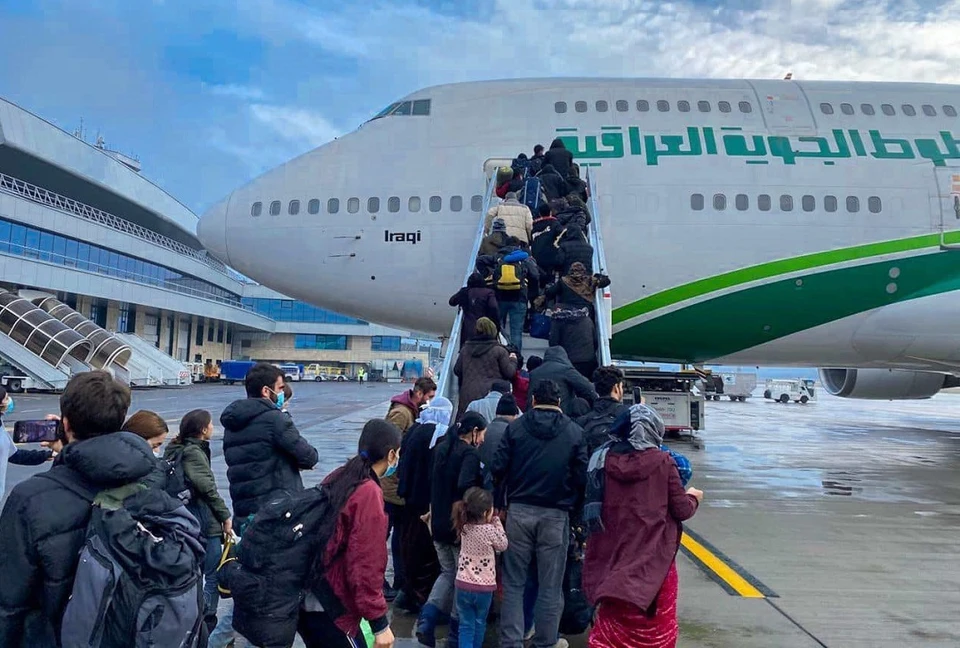 Почти четыре сотни беженцев вылетели 18 ноября из Минска в Багдад. Фото: Iraqi Airways