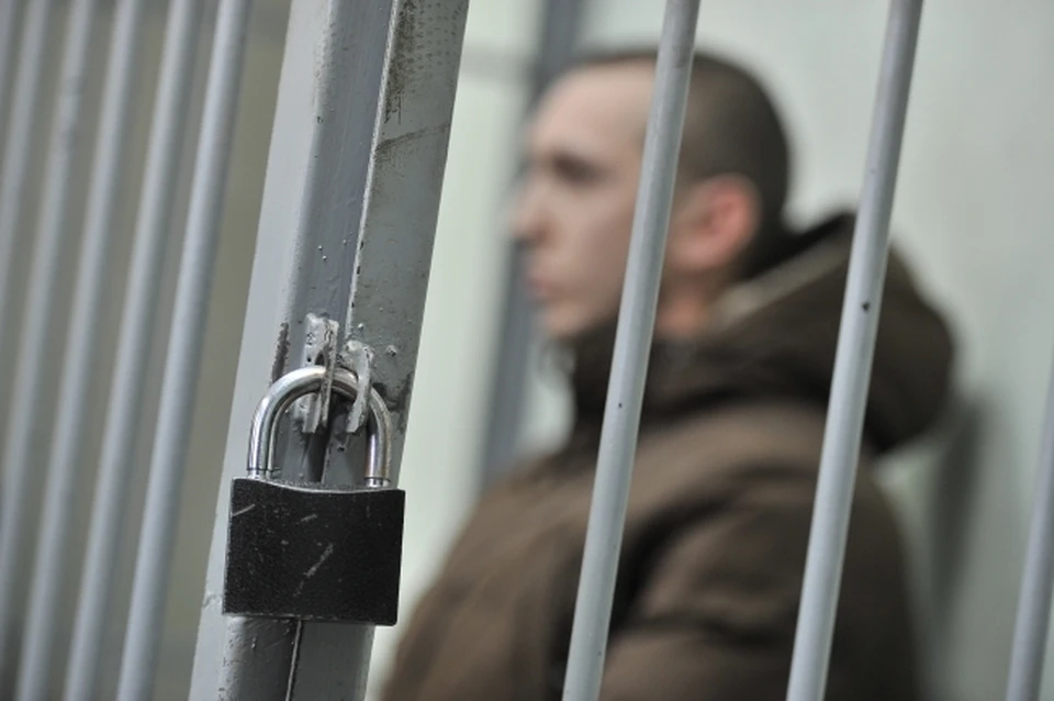 Используя функцию бесконтактной оплаты, в течение двух дней он приобретал продукты питания и алкогольные напитки в магазинах районного центра.