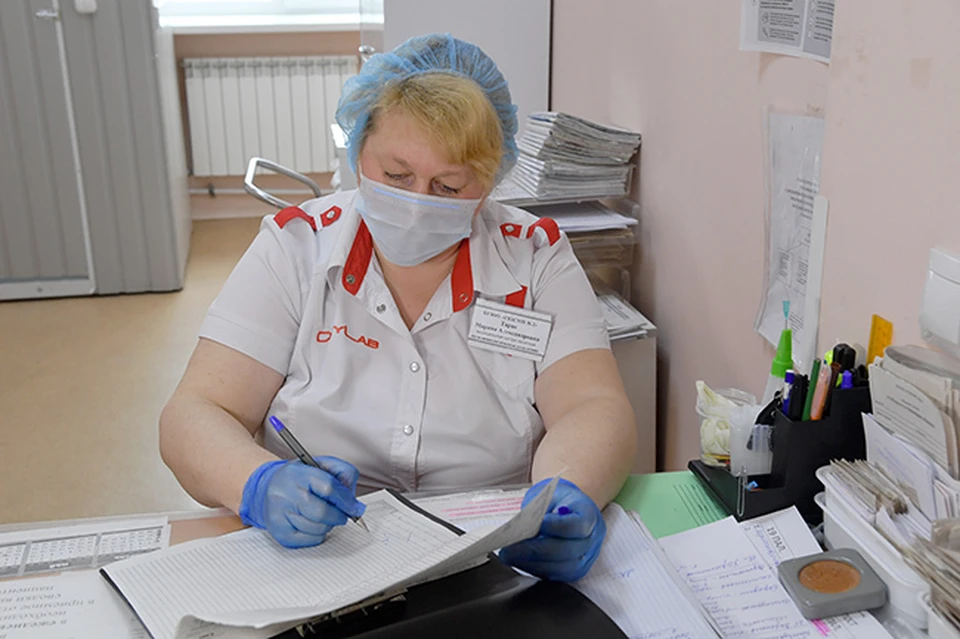 В Омск поступила партия вакцины «ГамКовидВак» от ковида на 97 200 доз.