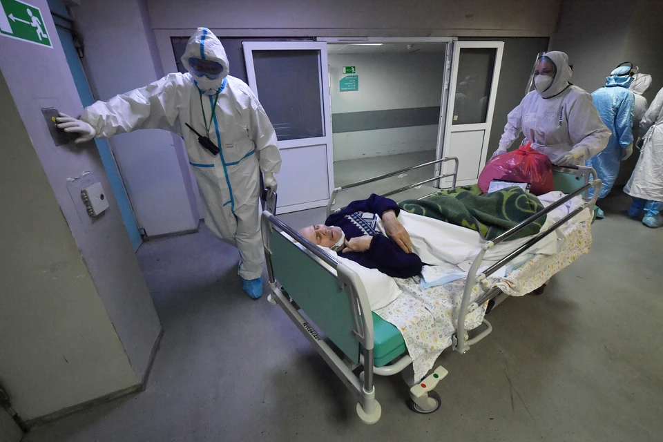 Сейчас из 3522-х госпитализированных 104 человека находятся в тяжелом состоянии на ИВЛ.