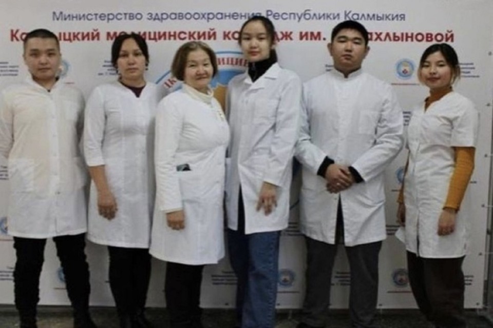 Шестеро калмыкских студентов отправились на практику в Коммунарку. Фото: аккаунт медколледжа в Инстаграм