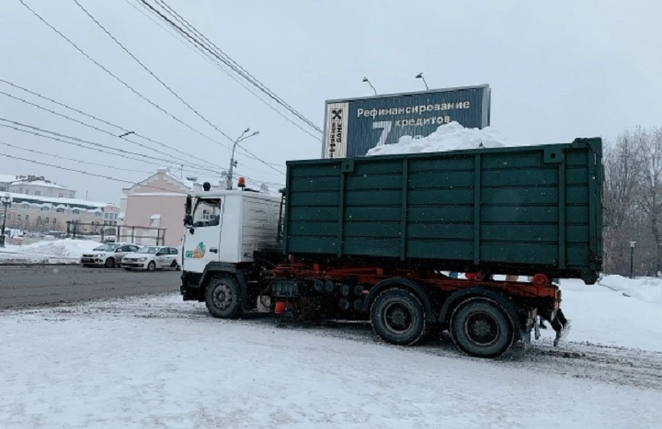 В Хабаровском крае и ЕАО снег с дорог убирают 88 спецмашин