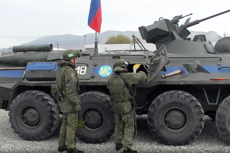 Российские миротворцы продолжают обеспечивать безопасность в Нагорном Карабахе