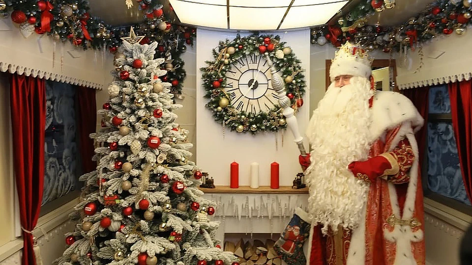 Дед Мороз в своей передвижной резиденции.