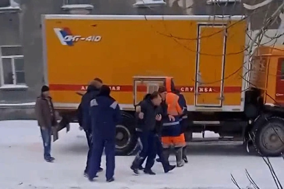 В Новосибирске пьяная компания напала на работников аварийной службы. Фото: "АСТ-54".