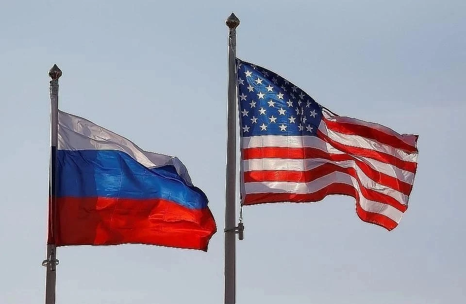 МИД РФ пообещал ответить на высылку 27 российских дипломатов из США