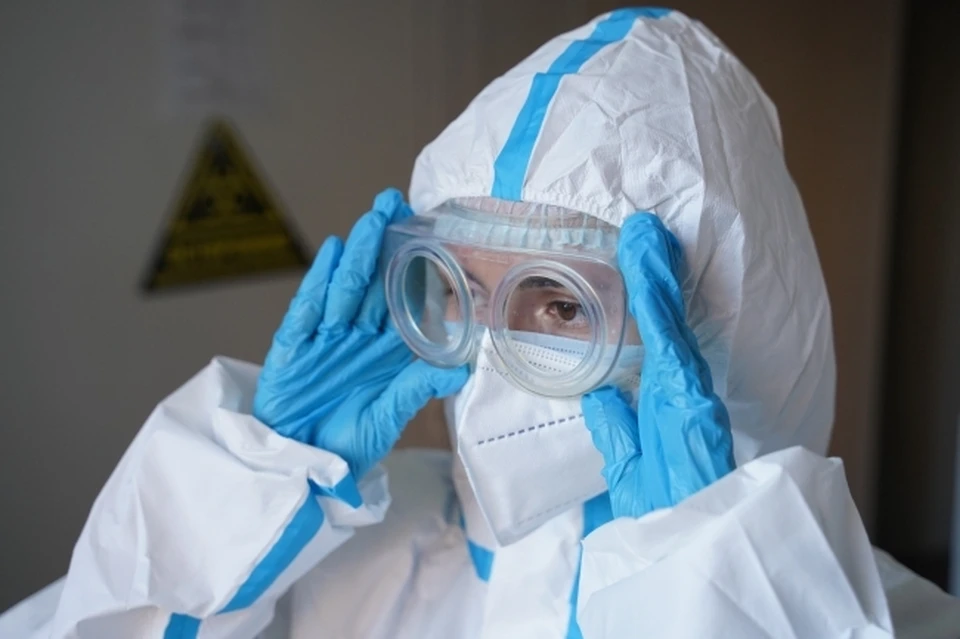 Новый вариант коронавируса «омикрон» может грозить Новосибирской области очередной волной пандемии.