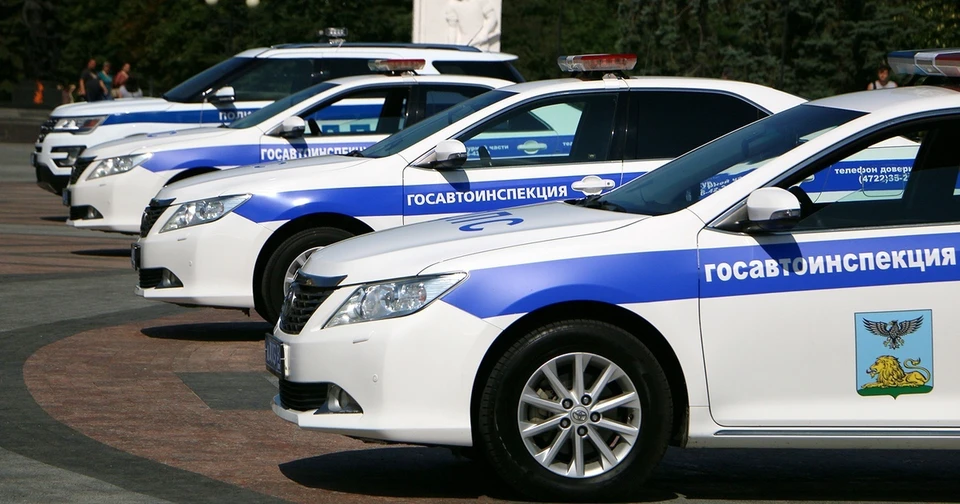 Сотрудники полиции проводят проверку.