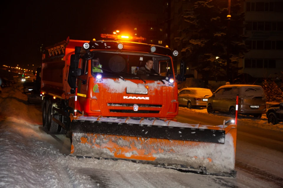Во Владивостоке до сих пор пытаются избавиться от последствий снежного урагана. Фото: www.vlc.ru