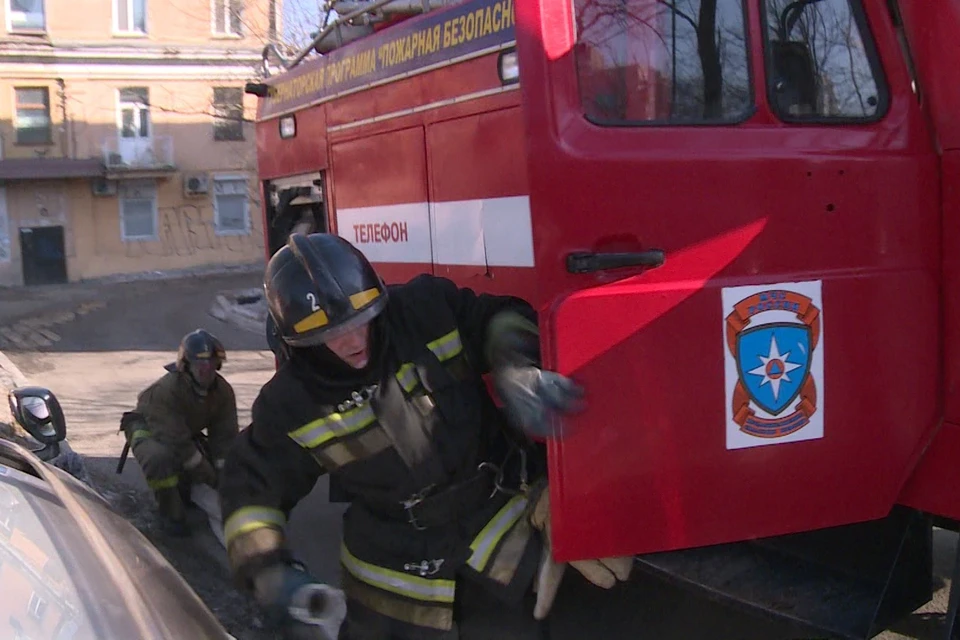 Пожарные прибыли на место спустя 2 минуты. Фото: 25.mchs.gov.ru