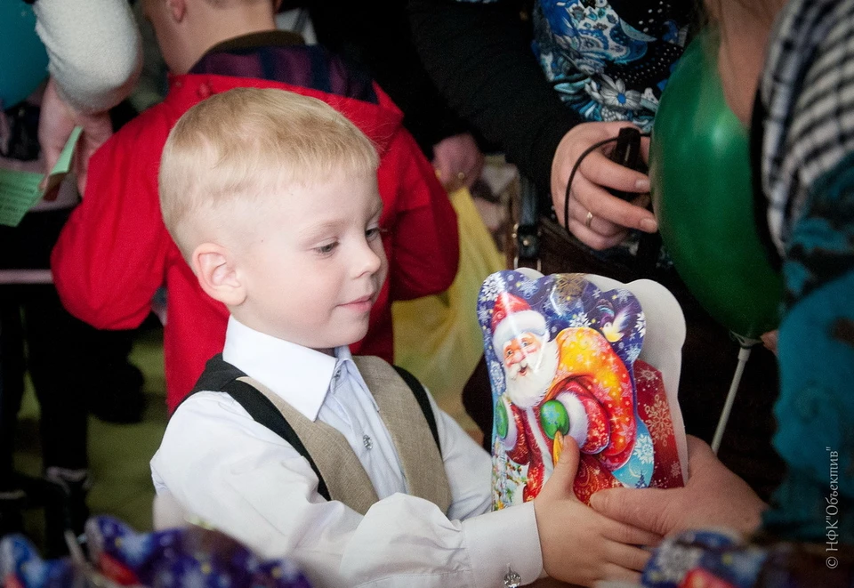 Дети ждут подарки не только на Новый год, и в ночь на 19 декабря. ФОТО: Донецкая епархия