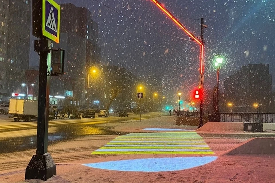 В центре Красноярска установили светящийся пешеходный переход. Фото: администрация города
