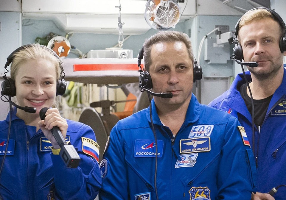 Антон Шкаплеров (в центре) на МКС вместе с Юлией Пересильд и Климом Шипенко. Фото: ©facebook.com/Roscosmos