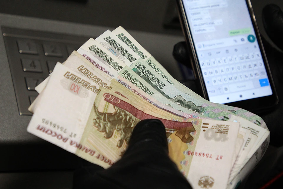 Семейная пара врачей из Братска отдала мошенникам 1,5 миллиона рублей