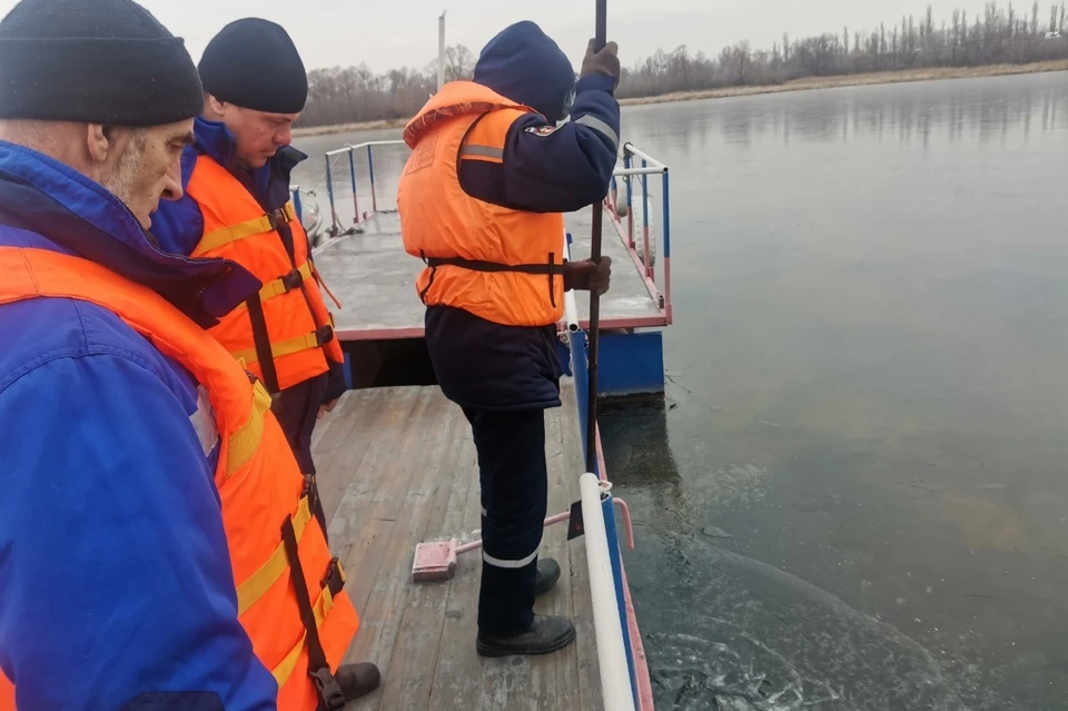 Спасатели замерили лед на реках