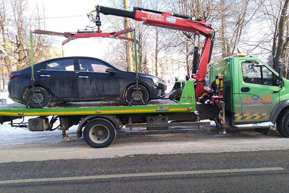 Автомобили нарушителей эвакуированы на спецстоянку Фото: УГИБДД России по Тверской области