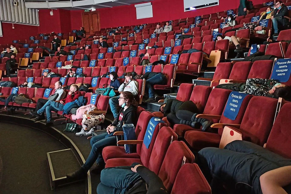 130 человек в Норильске остались ночевать в кинотеатре из-за сильной метели. Фото: Таймырский телеграф
