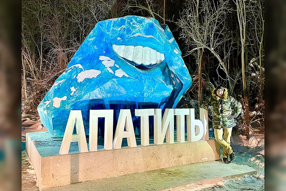 В Апатитах стало на один арт-объект больше. Теперь в городе есть глыба апатита с зубами. Фото: Anton Rasskazov / vk.com/rasskazov_anton