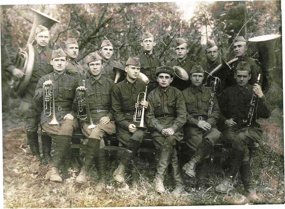 Музыкальный взвод 366-й стрелковой дивизии перед отправкой на фронт, октябрь 1941 года.