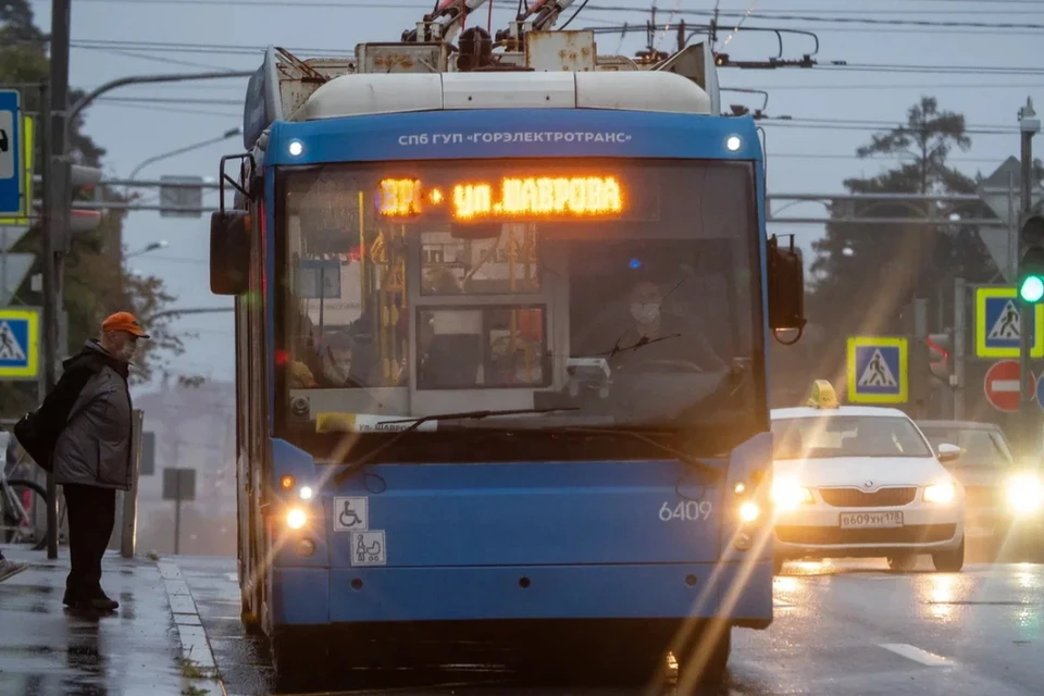 Троллейбусы изменили свои маршруты из-за смертельного ДТП на Невском проспекте.