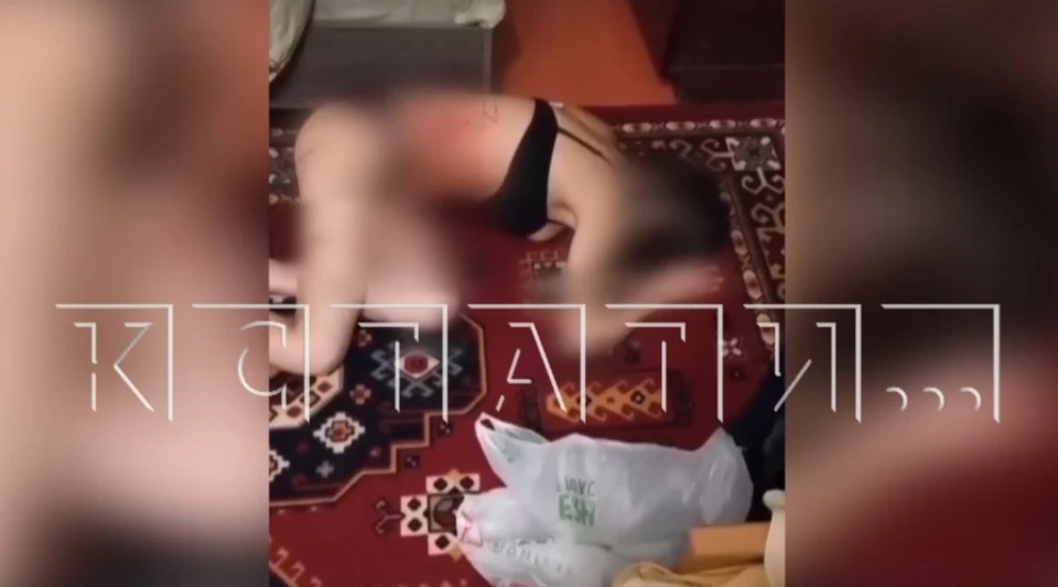 Кадры с пострадавшей женщиной. Скриншот из видеосюжета "Кстати".