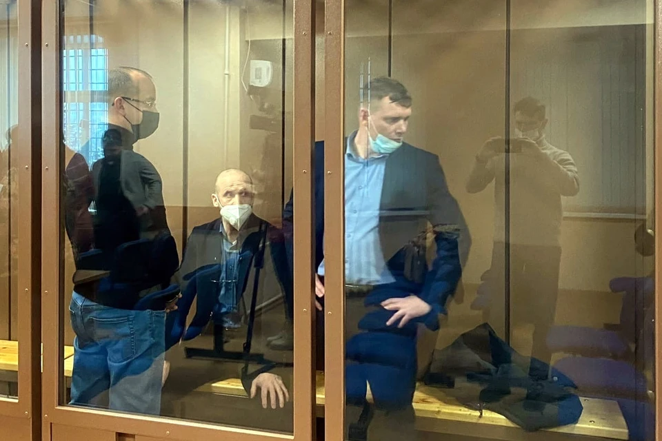 Через некоторое время Карабасова, Ковалева и Пузанова арестуют в зале суда.
