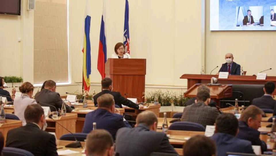 Первым пунктом повестки заседания Ростовской-на-Дону городской Думы стал отчет Председателя городской Думы – главы города Ростова-на-Дону Зинаиды Неярохиной о своей работе в уходящем году. Фото: пресс-служба городской Думы