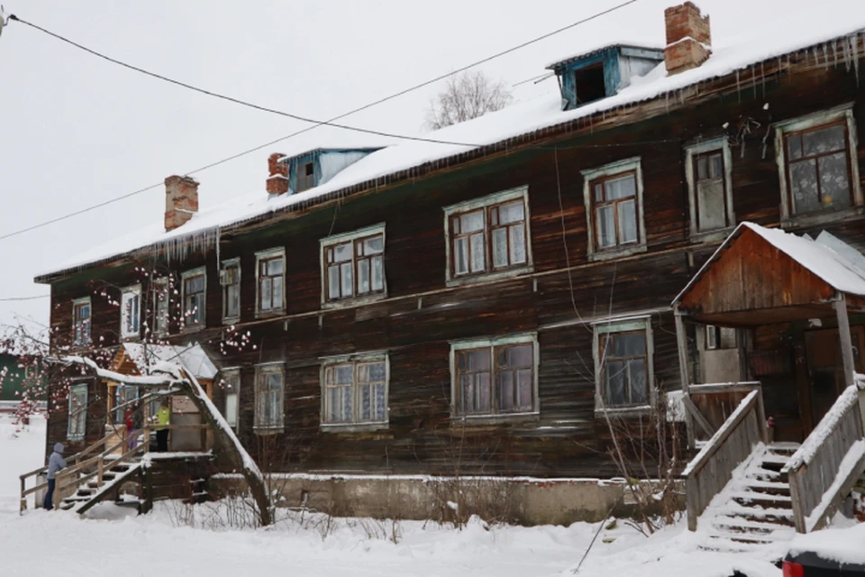 Дом признали аварийным и подлежащим расселению и сносу в 2017 году. Фото: пресс-служба ОНФ по Кировской области