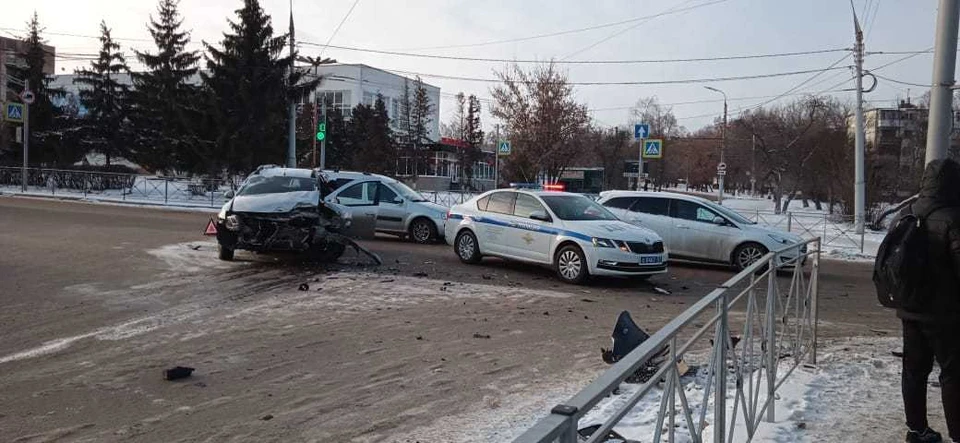 В аварии пострадали два человека, один из которых - пешеход