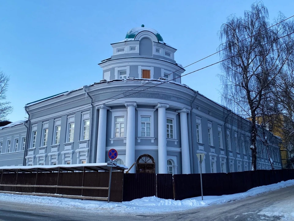 Отреставрированный фасад здания Венециановки на набережной в Твери. Фото: VK/"Тверь | Вместо пресс-релиза"