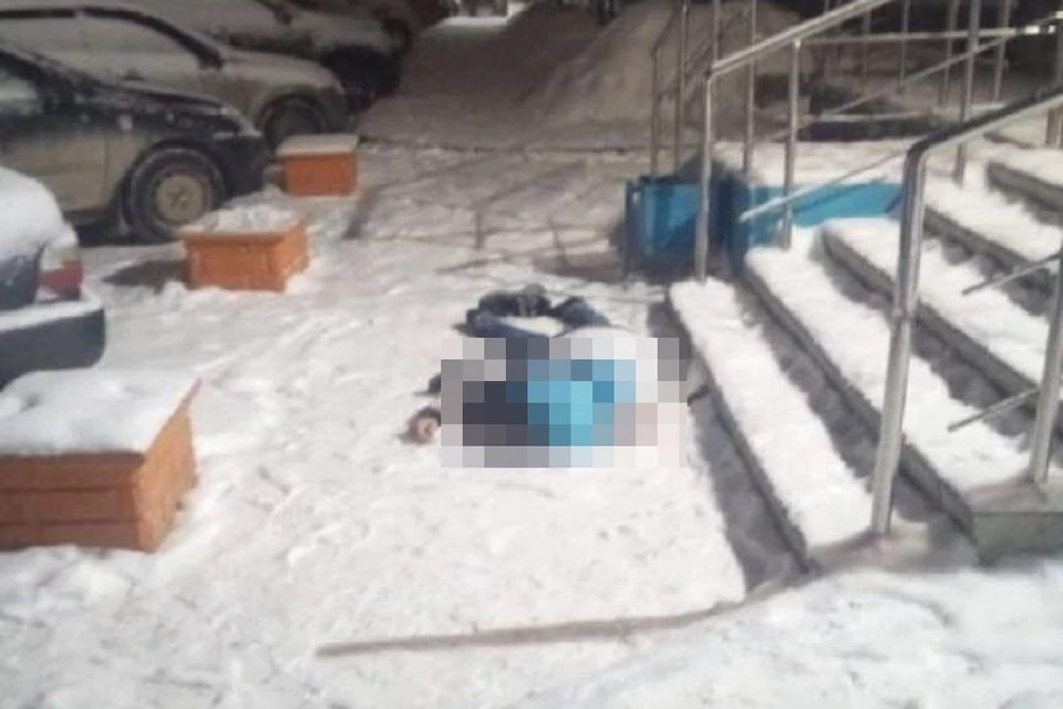 В Новосибирске под окнами высотки нашли мертвого парня. Фото: "АСТ-54 Black".