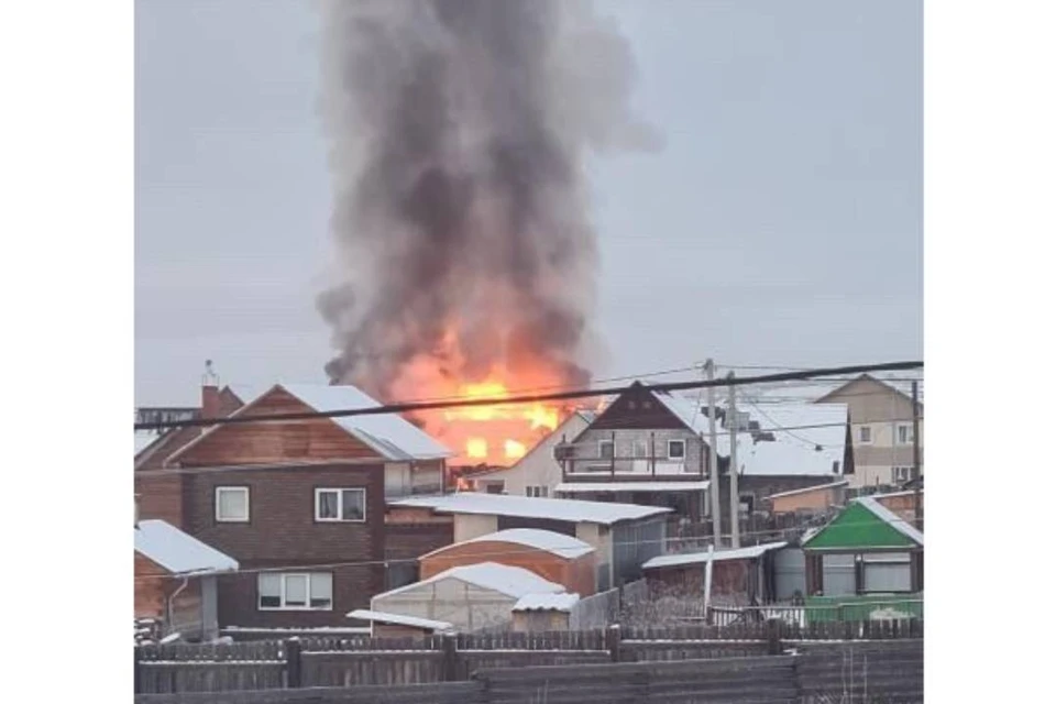 Страшный пожар произошел утром 1 января в Иркутском районе. Фото: Анастасия Мещерякова