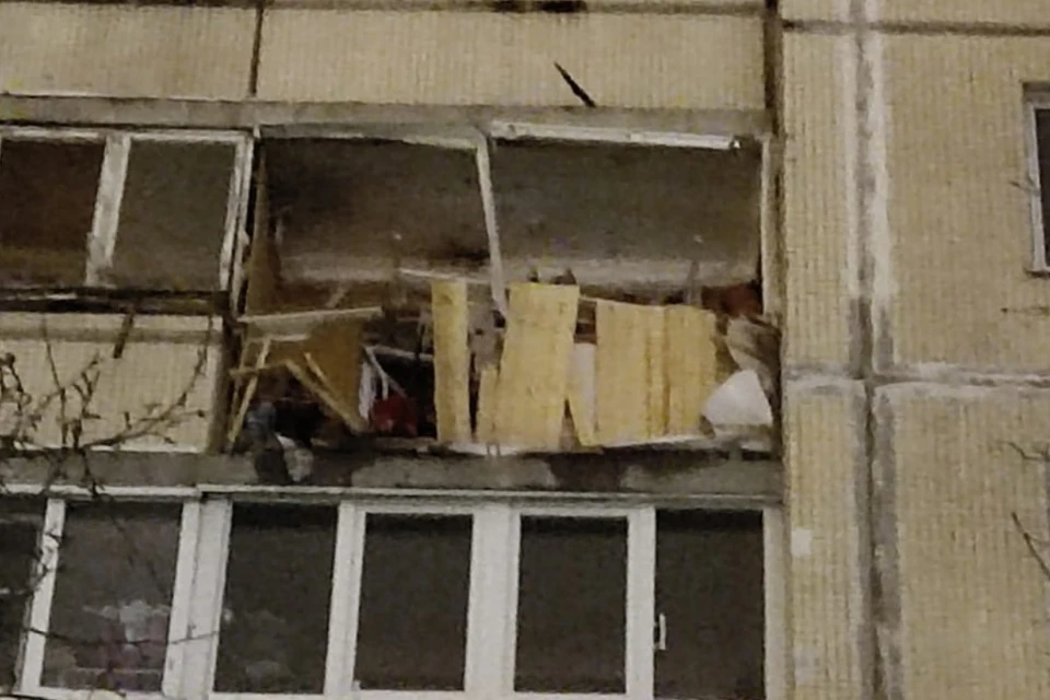 Балкон частично обрушился в новогоднюю ночь в Петербурге. Фото: предоставлено "КП"