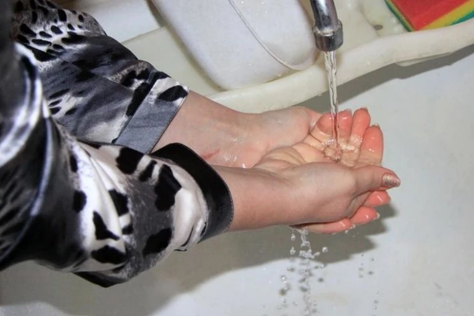 Воду в доме не отключали