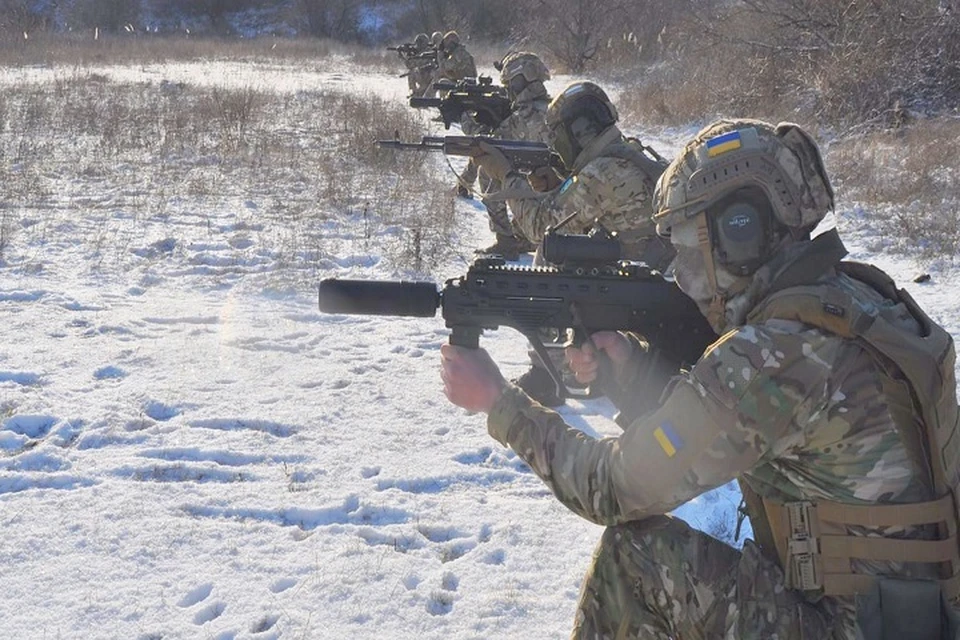 Украинские военные разведчики тренировались вести бой на границе с Крымом. Фото: пресс-служба командования объединенных сил ВС Украины.