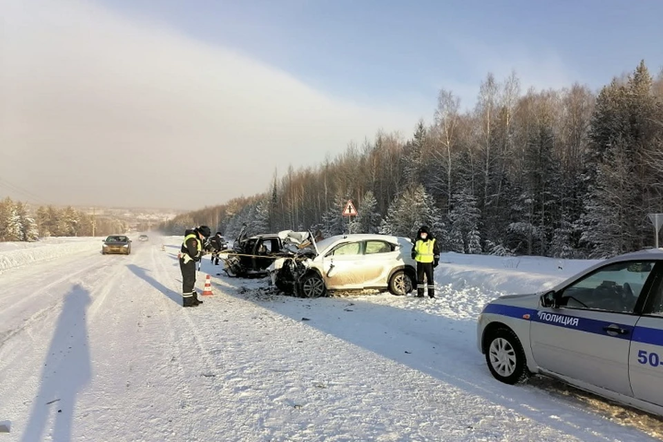 Водитель Nissan выехал на встречную полосу при обгоне и влетел в Lexus Фото: УГИБДД по Свердловской области