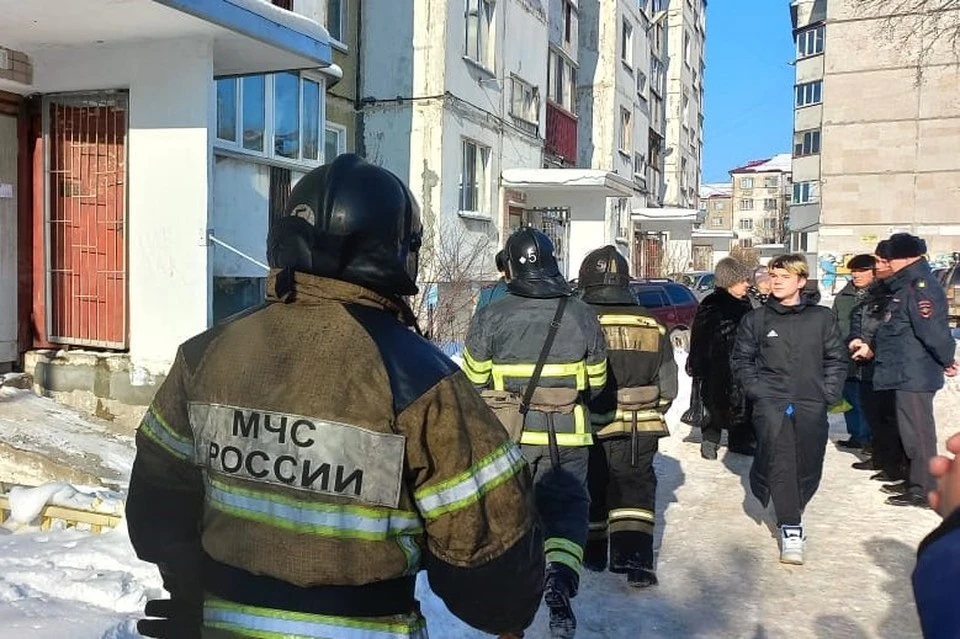 Южно-сахалинск пожар. Пожар поповича южно сахалинск. В иваново сгорел склад. Южно-сахалинск пожар сегодня новости. Пожар в частном доме.
