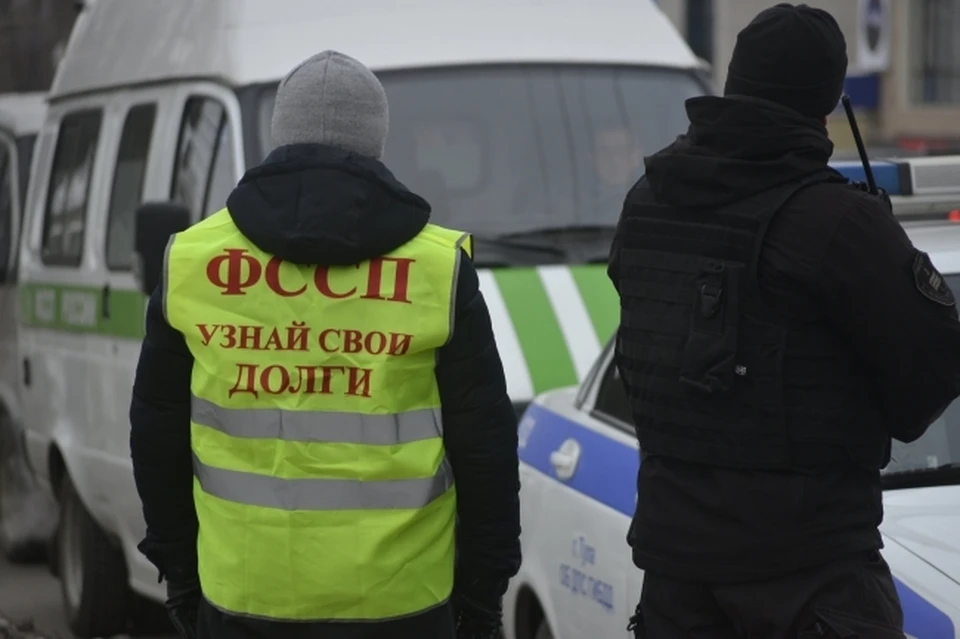 Мужчина владеет помещением, в котором оказывает услуги автосервиса, а также продает запчасти.