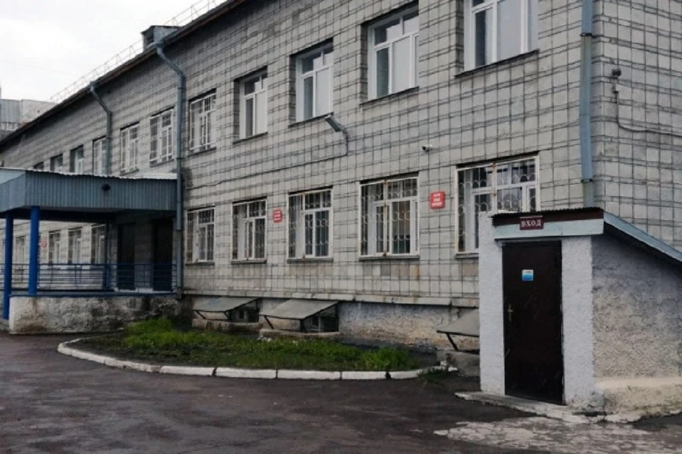 В Новосибирске из-за сообщения о минировании эвакуировали школу. Фото: "АСТ-54".