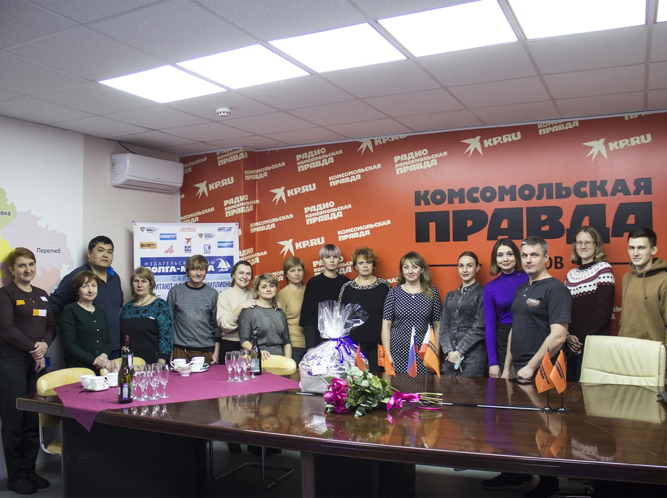 Партийцы поздравили коллектив "Волга-Медиа"