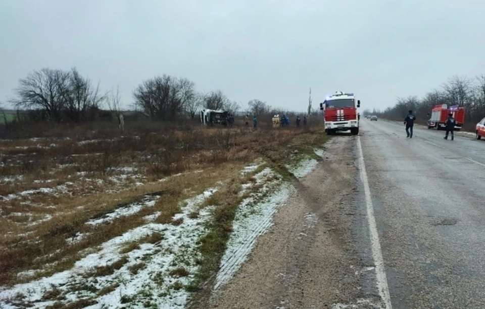 В Крыму перевернулся автобус, пострадали 9 человек. Фото: пресс-служба МВД по РК