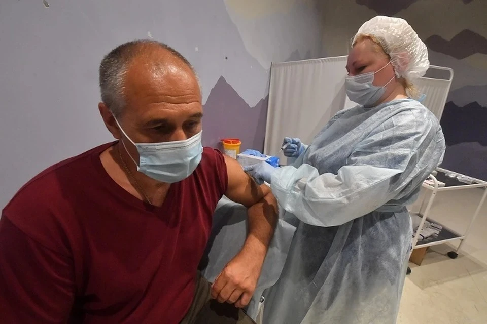 Песков заявил, что вакцинация от коронавируса в России останется бесплатной